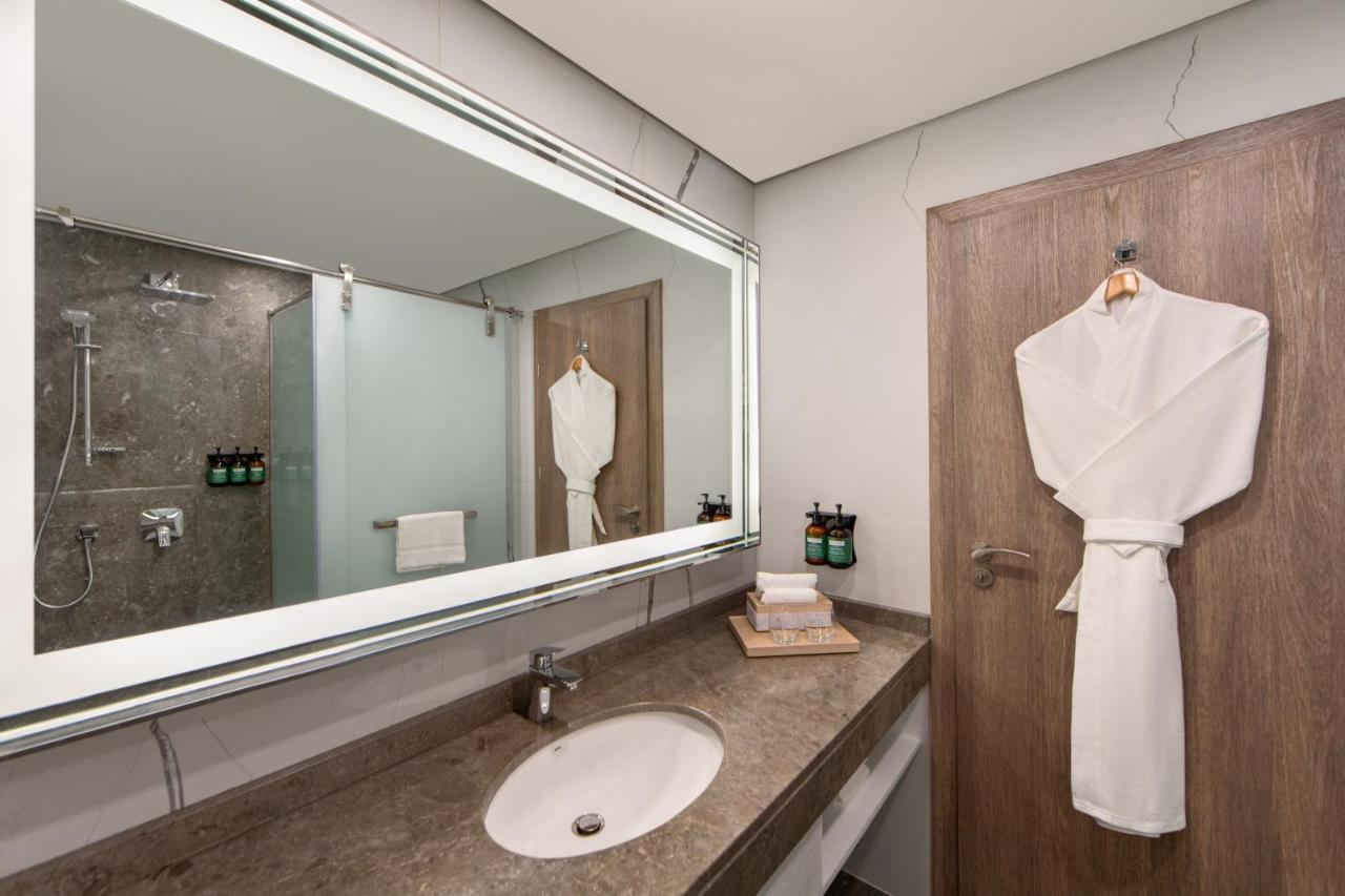 Voco The Palm By Ihg Hotel Dubai