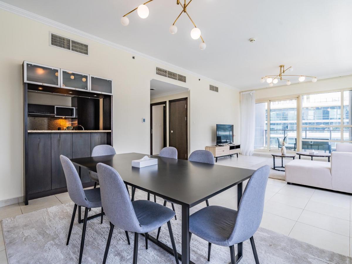 Magnificent 2 Bedroom With Balcony - Marina Apartment *