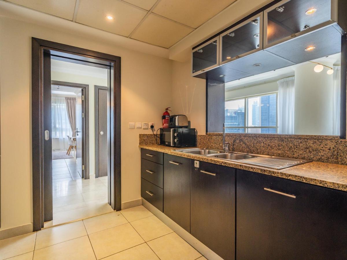 Magnificent 2 Bedroom With Balcony - Marina Apartment *