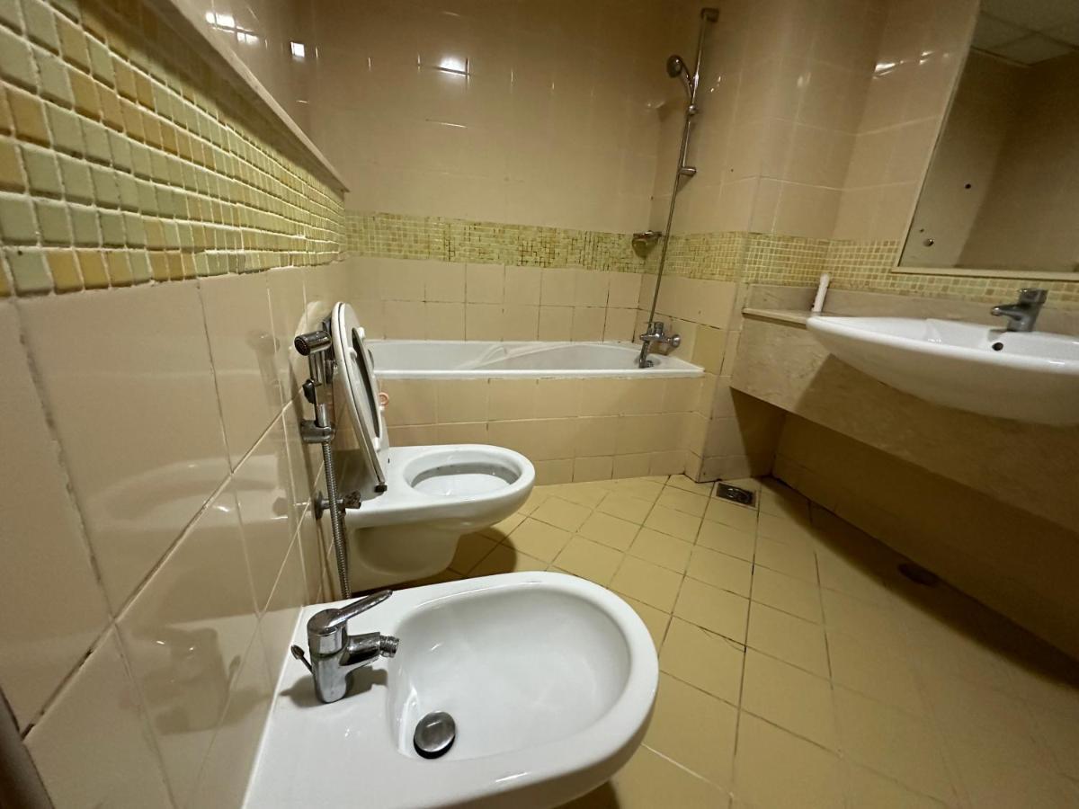 M02 Centre Residance Near Metro * Dubai