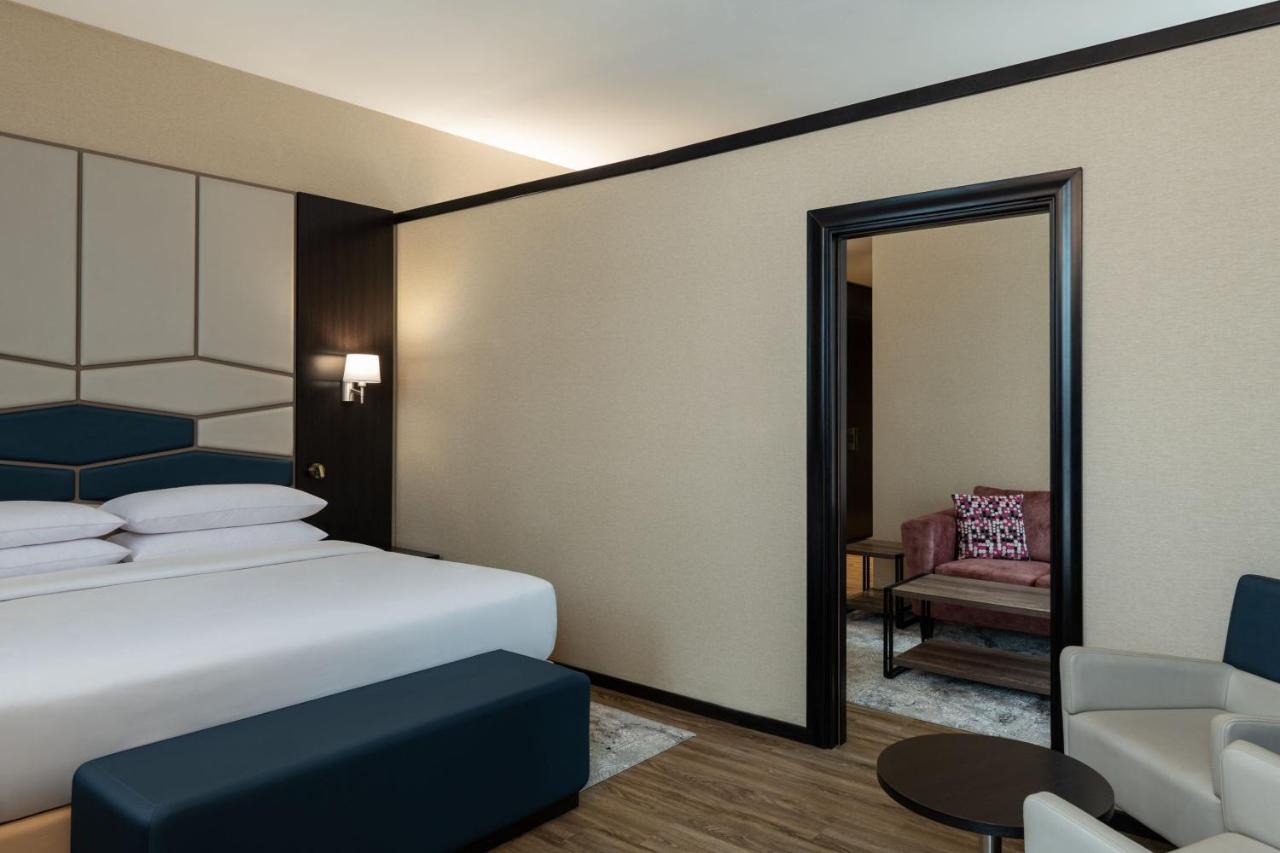 Hotel Four Points By Sheraton Production City, 4*