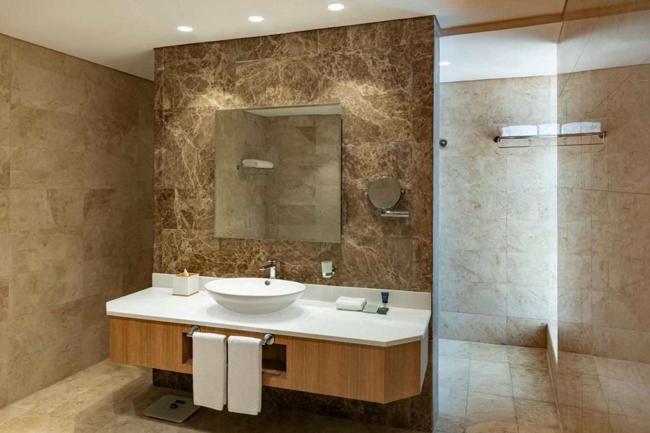 Hotel Four Points By Sheraton Production City, Dubai