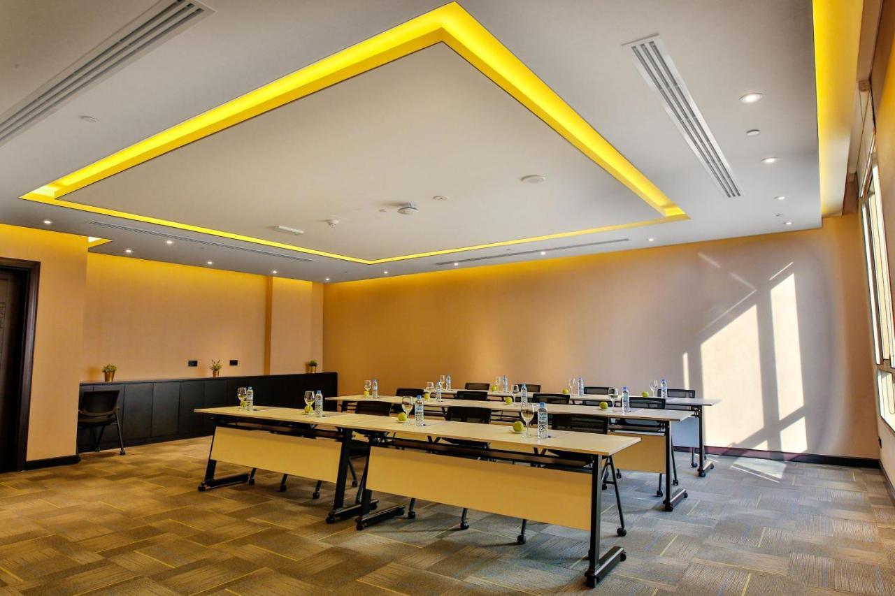 Hotel Four Points By Sheraton Production City,