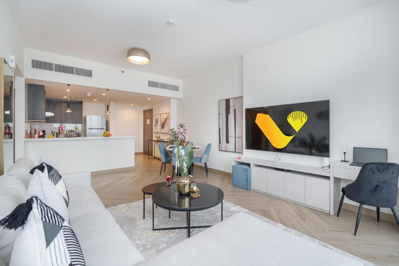 Apartment Vogue Al Wasl 1 West 13th Floor With Large Balcony For View Of Sheikh Zaid Road And One Za'abeel Tower And Burj Khalifa, Walkable To Metro With Easy Access To Sheikh Zayed Road & World Trade Centre *