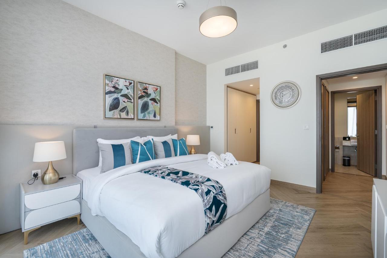 Apartment Vogue Al Wasl 1 West 13th Floor With Large Balcony For View Of Sheikh Zaid Road And One Za'abeel Tower And Burj Khalifa, Walkable To Metro With Easy Access To Sheikh Zayed Road & World Trade Centre