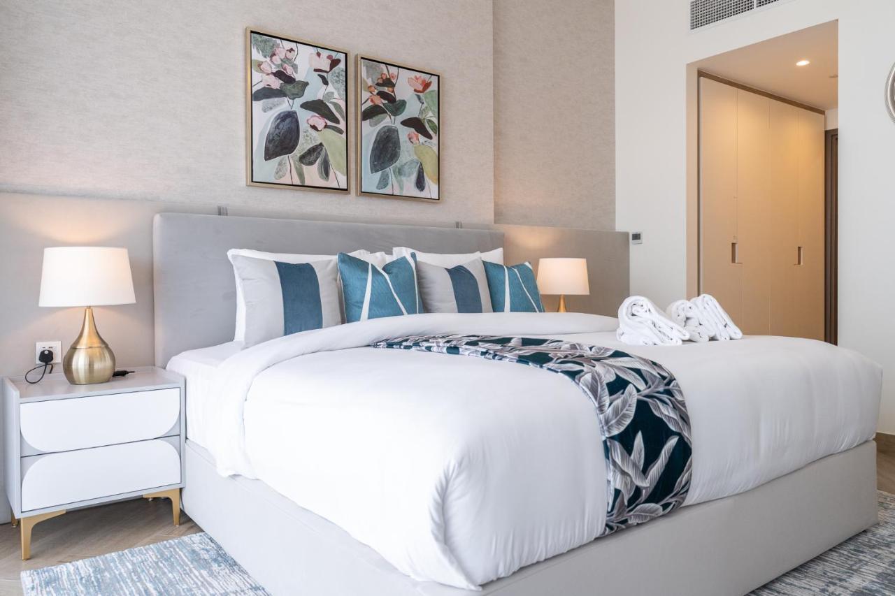 Apartment Vogue Al Wasl 1 West 13th Floor With Large Balcony For View Of Sheikh Zaid Road And One Za'abeel Tower And Burj Khalifa, Walkable To Metro With Easy Access To Sheikh Zayed Road & World Trade Centre *
