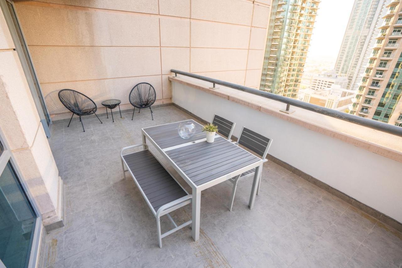 Apartment Residences At Standpoint, Downtown