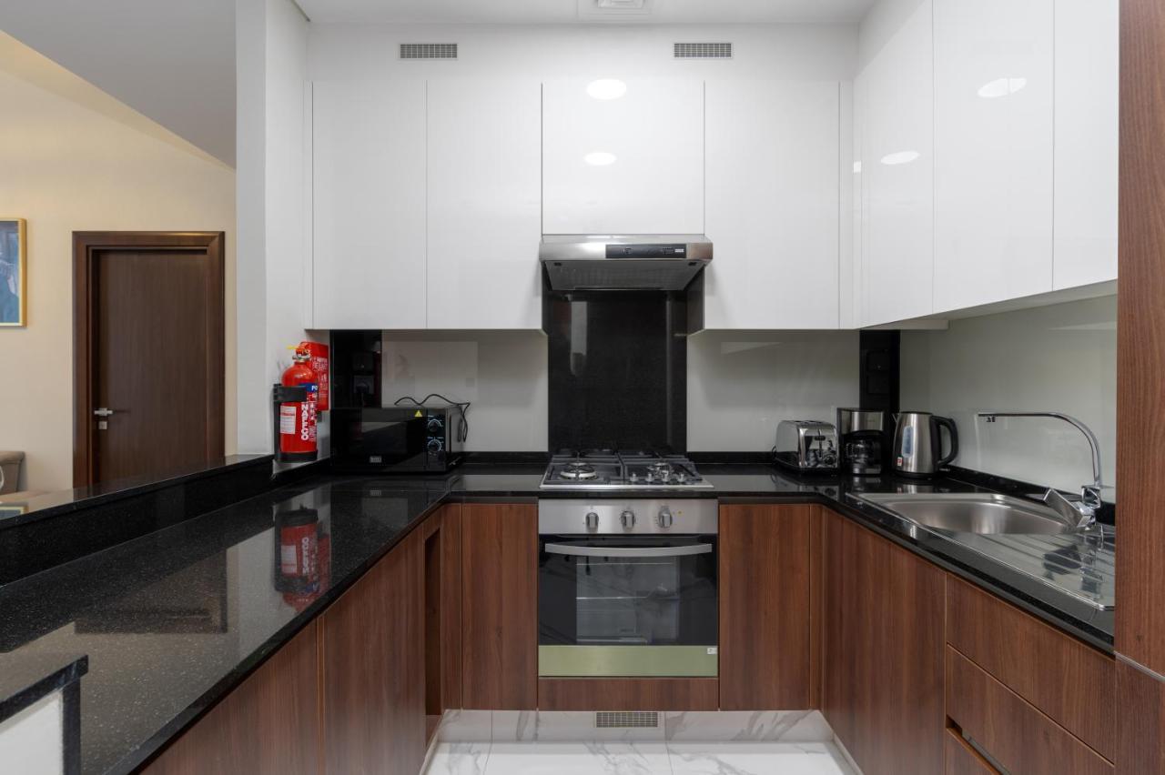 J One Tower Luxury From Estate Apartment