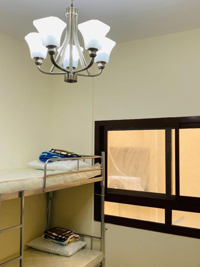 Boys 1 Min Walk To Sharfdg Metro Station In Center Of Burdubai Market Hostel