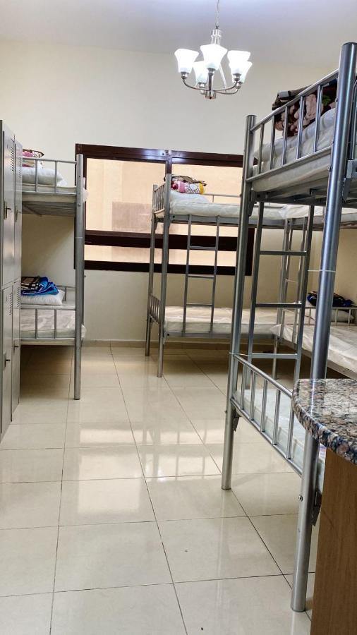 Boys 1 Min Walk To Sharfdg Metro Station In Center Of Burdubai Market