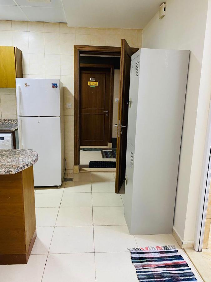 Boys 1 Min Walk To Sharfdg Metro Station In Center Of Burdubai Market Hostel *