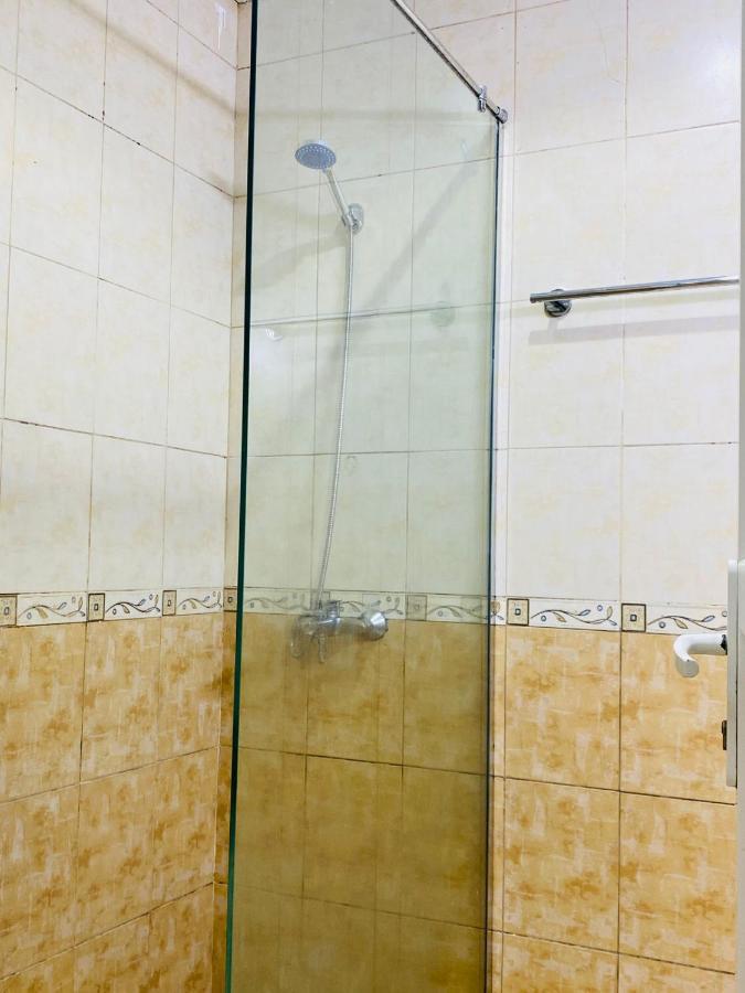 Boys 1 Min Walk To Sharfdg Metro Station In Center Of Burdubai Market Dubai