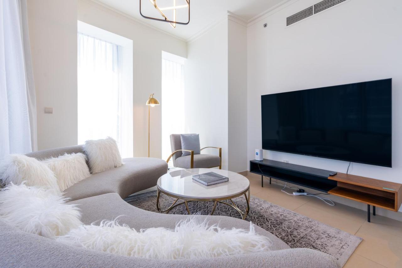 Vacay Lettings - Burj Vista High Floor Burj Khalifa & Fountain View Apartment