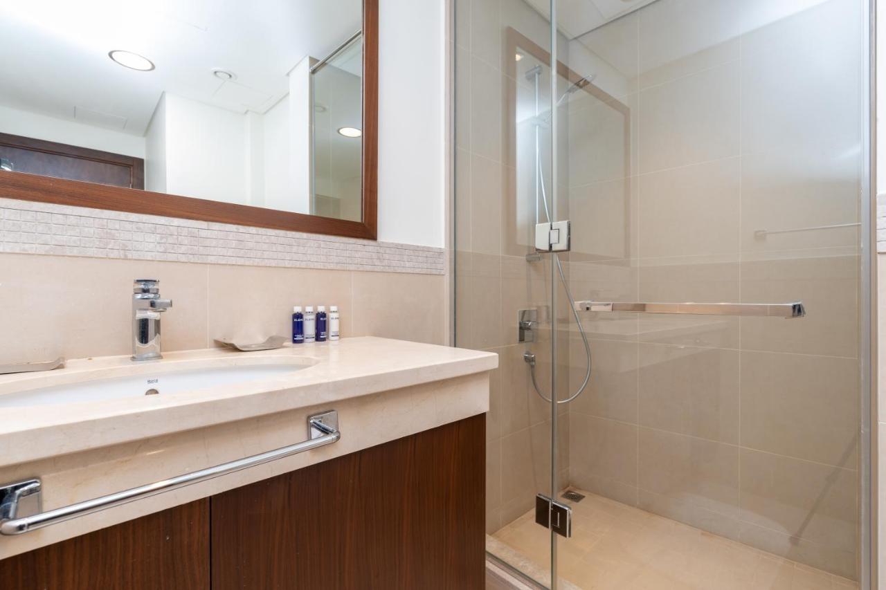 Vacay Lettings - Burj Vista High Floor Burj Khalifa & Fountain View Apartment *