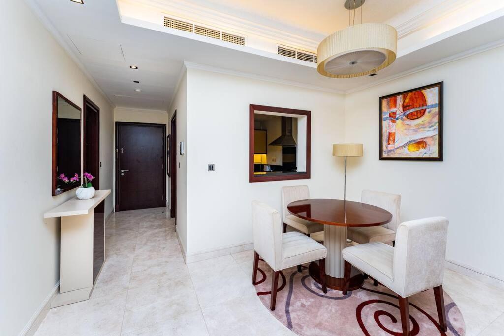 Palm Jumeirah Spacious 1 Bed Private Apartment Dubai