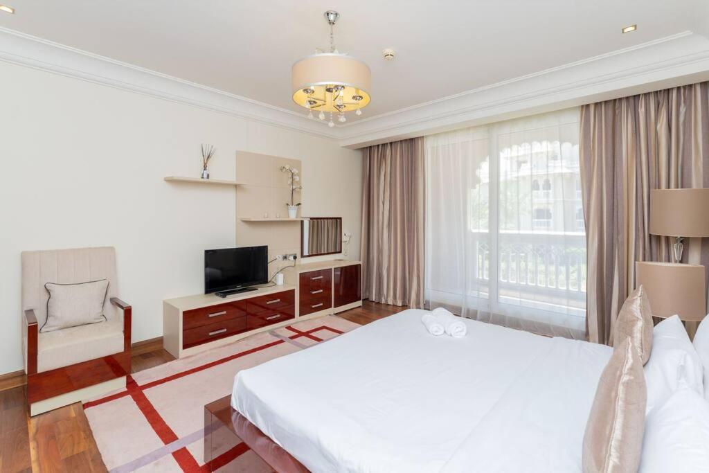 Palm Jumeirah Spacious 1 Bed Private Apartment Dubai