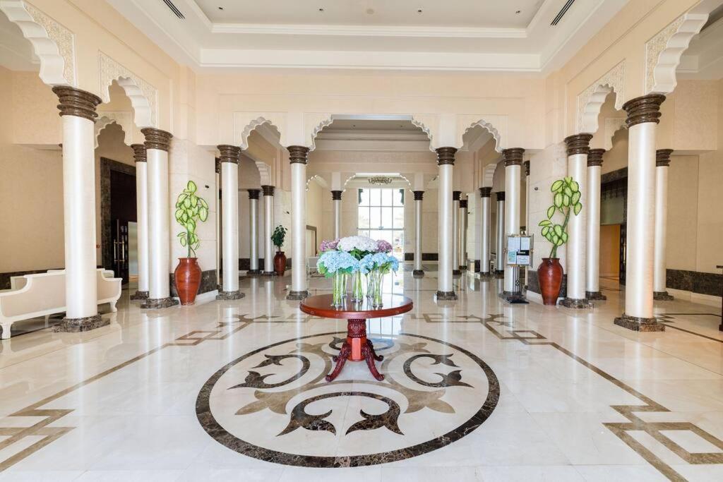 Palm Jumeirah Spacious 1 Bed Private Apartment