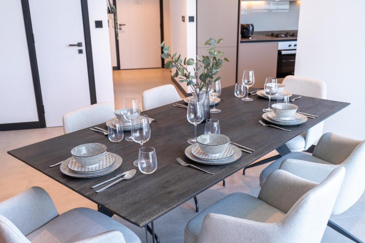 Contemporary Ranch Living With Burj Khalifa View Apartment Dubai