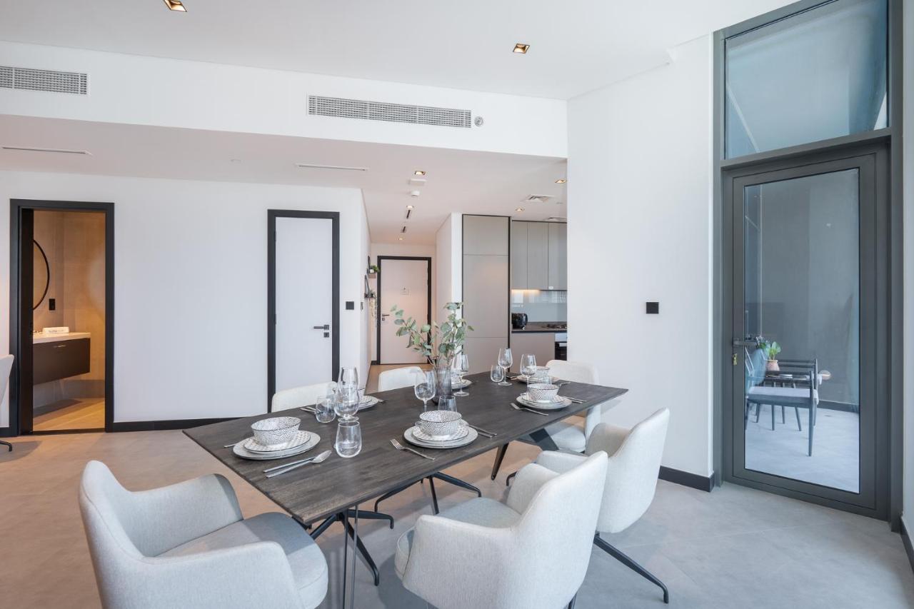 Contemporary Ranch Living With Burj Khalifa View Apartment Dubai