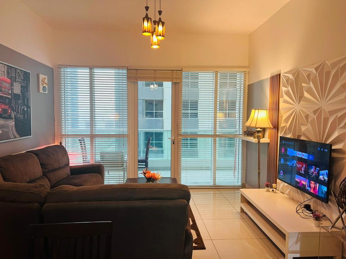 Entire Private Self Catered Marina Apartment *