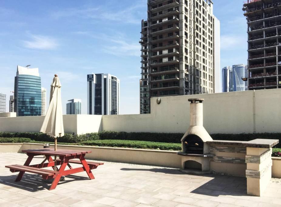 Frank Porter - Burj Views * Dubai