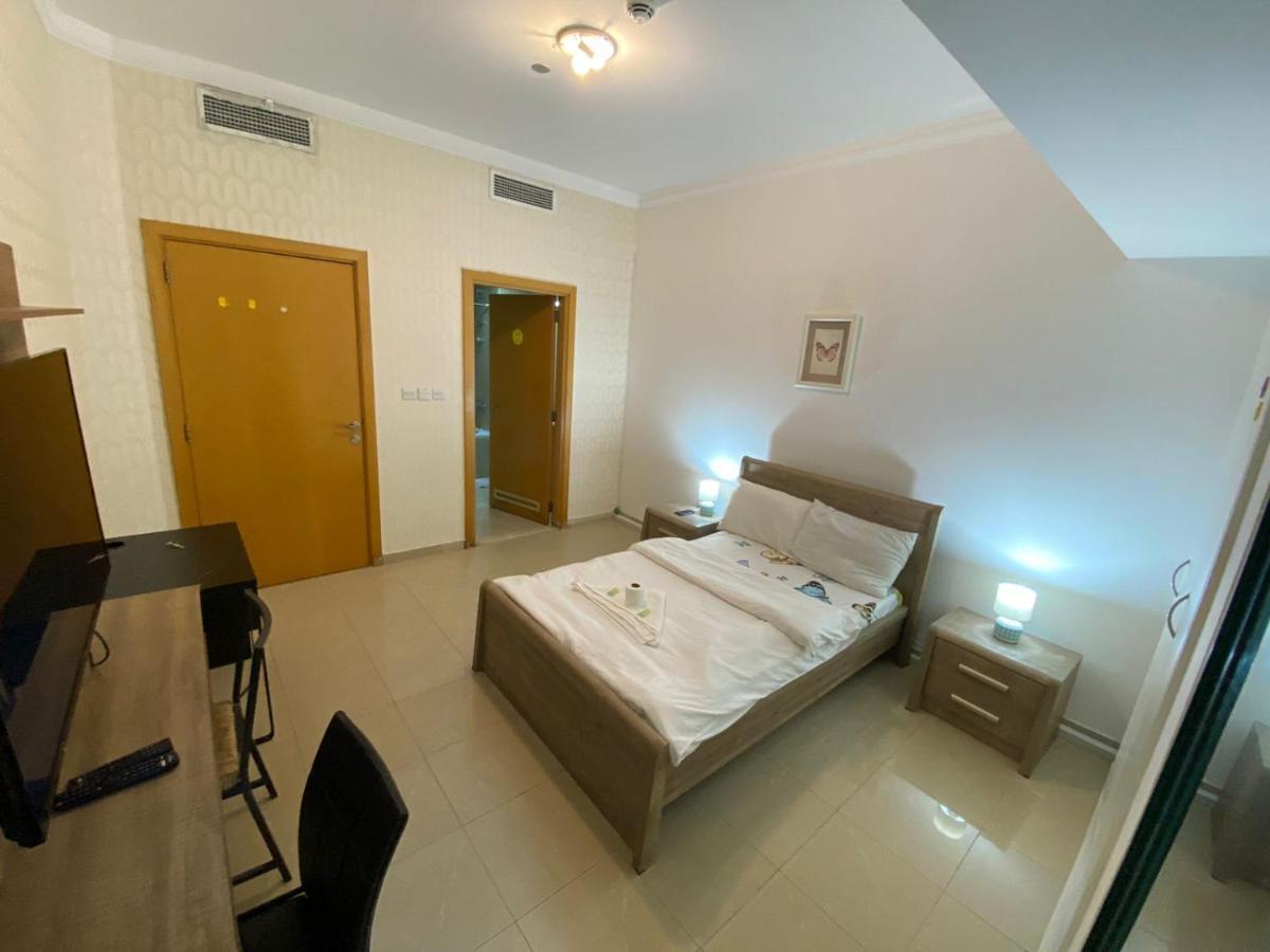 Classy For Ladies In Dubai, Marina فتيات فقط * Dubai