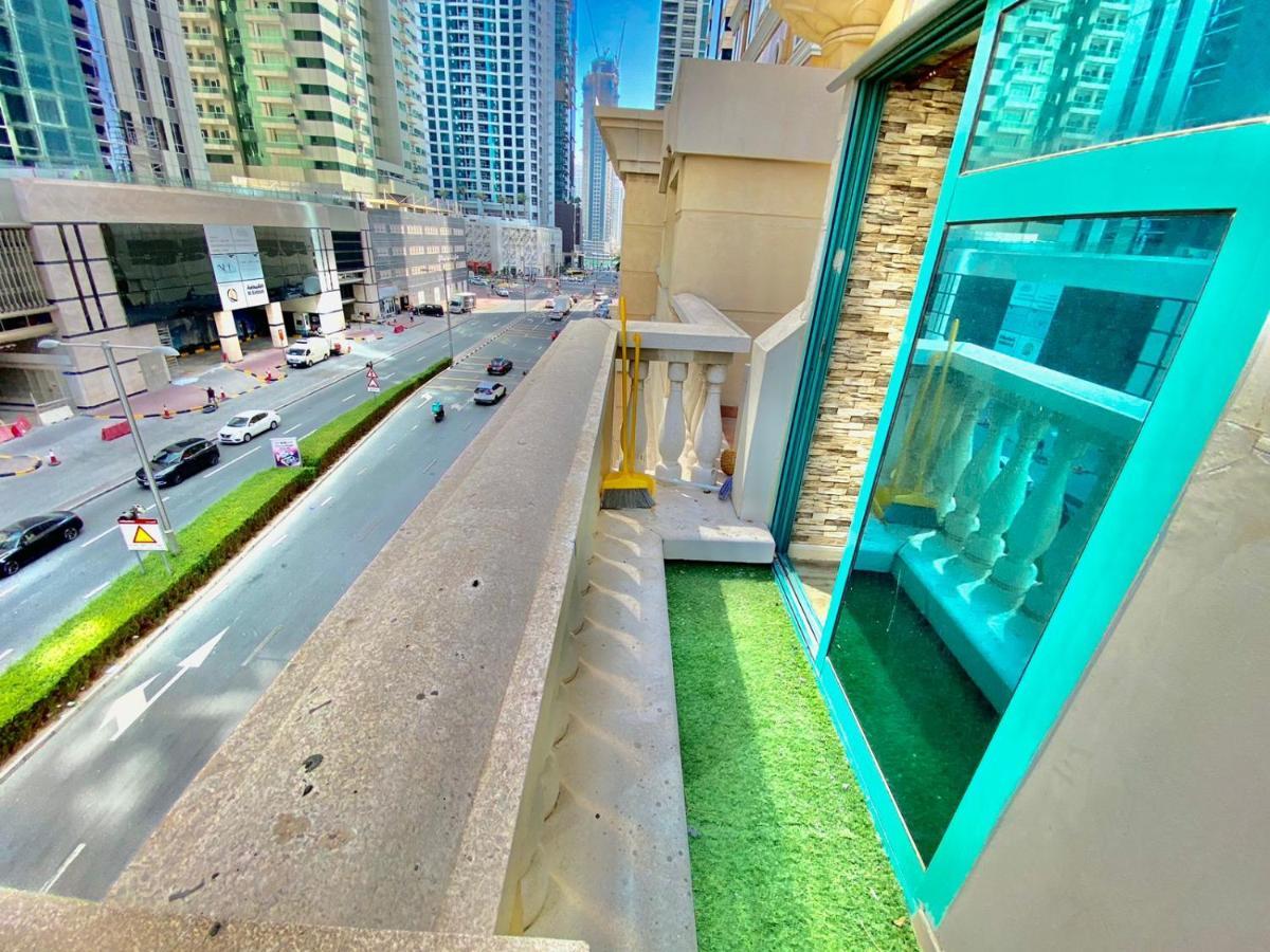 Classy For Ladies In Dubai, Marina فتيات فقط Dubai