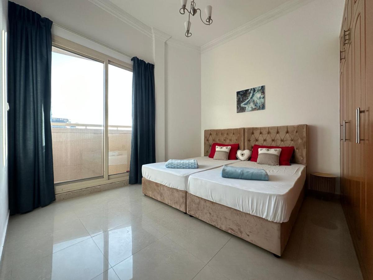 2 Bedroom With A Beautiful View Of The Marina Minimum 5 Night Apartment