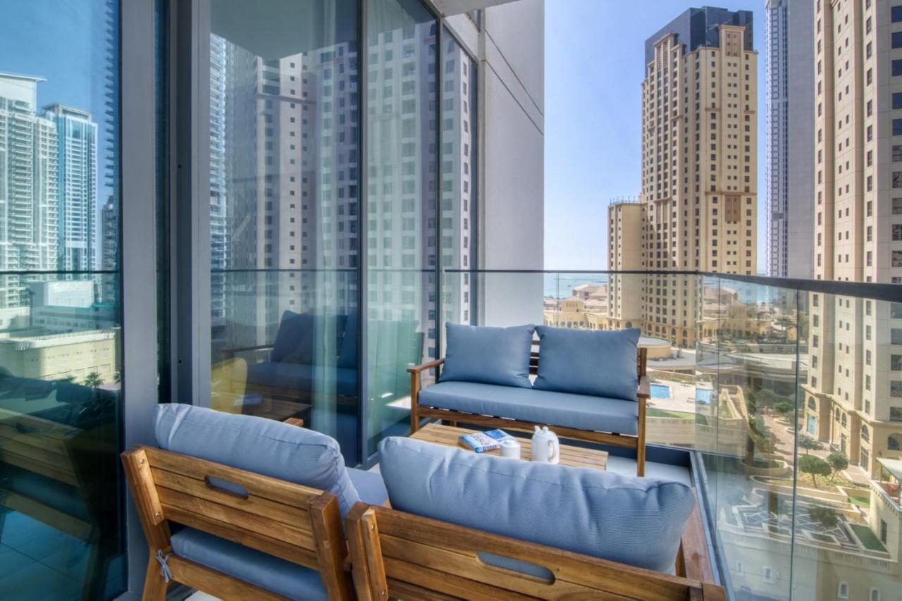 Vivid 2-bedroom Marina View Apartment