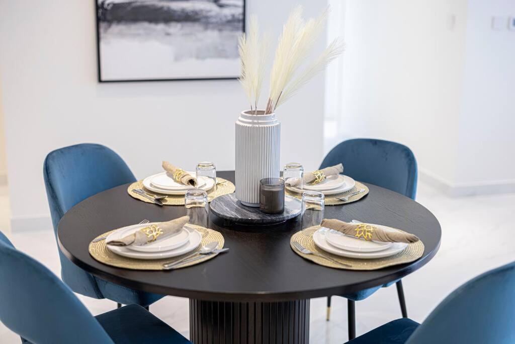 Magnificent - Luxurious 3 Bedroom With Marina View Apartment Dubai