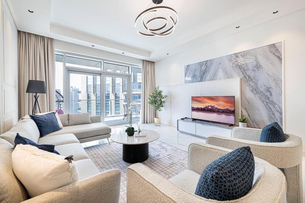 Magnificent - Luxurious 3 Bedroom With Marina View *