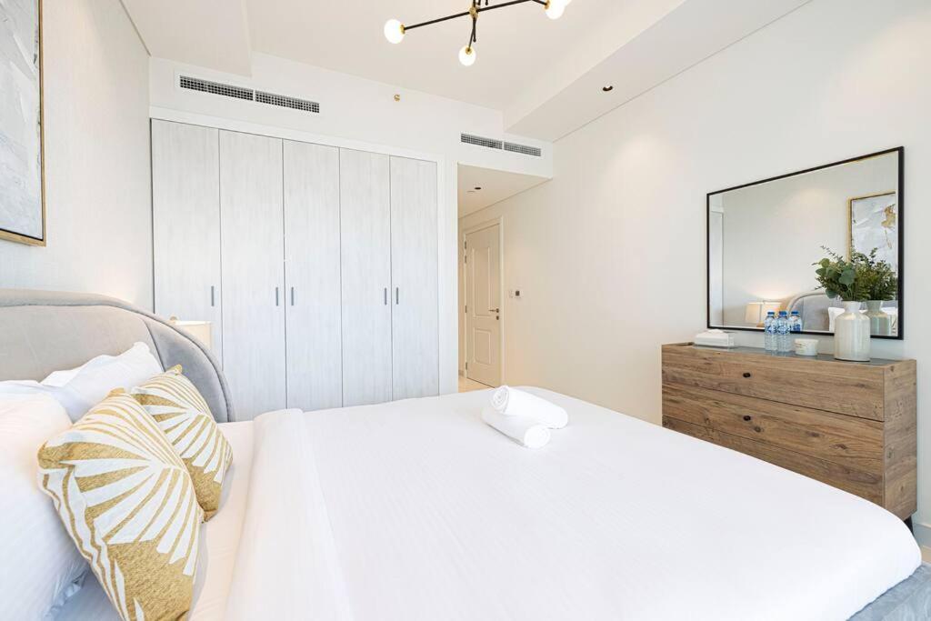 Magnificent - Luxurious 3 Bedroom With Marina View Dubai