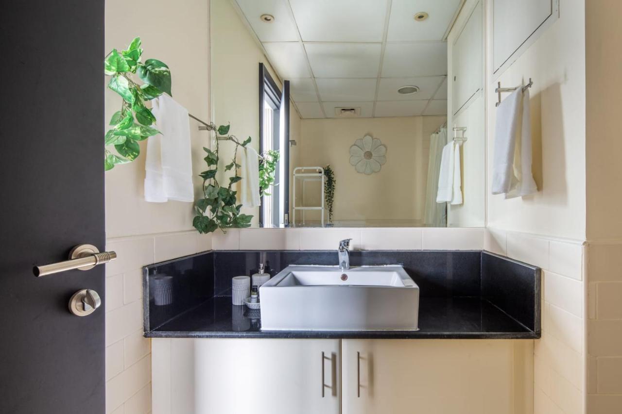 Frank Porter - Yacht Bay Apartment Dubai