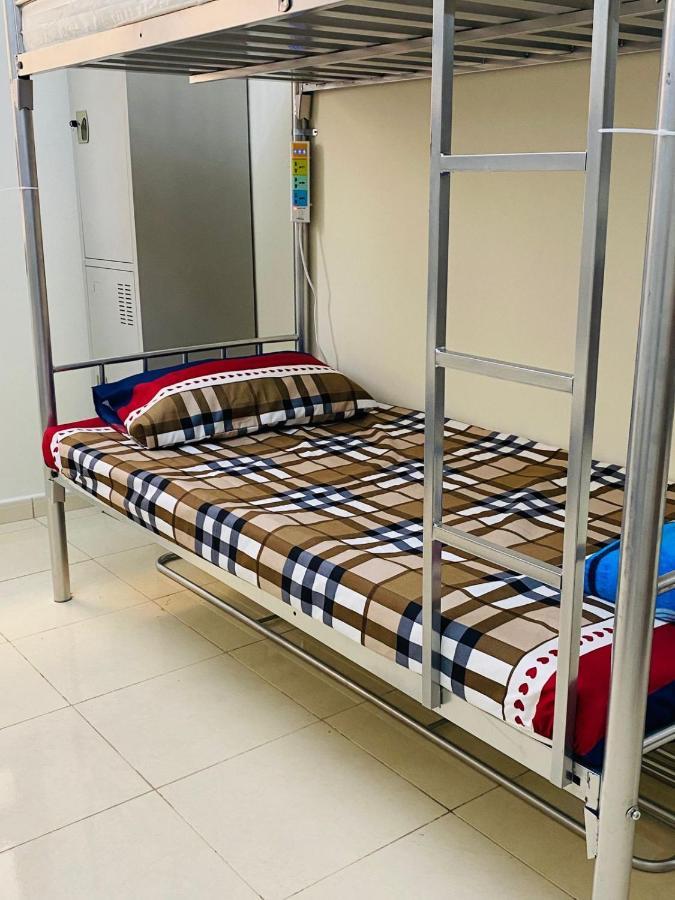 Boys 1 Min Walk To Sharfdg Metro Station In Center Of Burdubai Market Hostel *