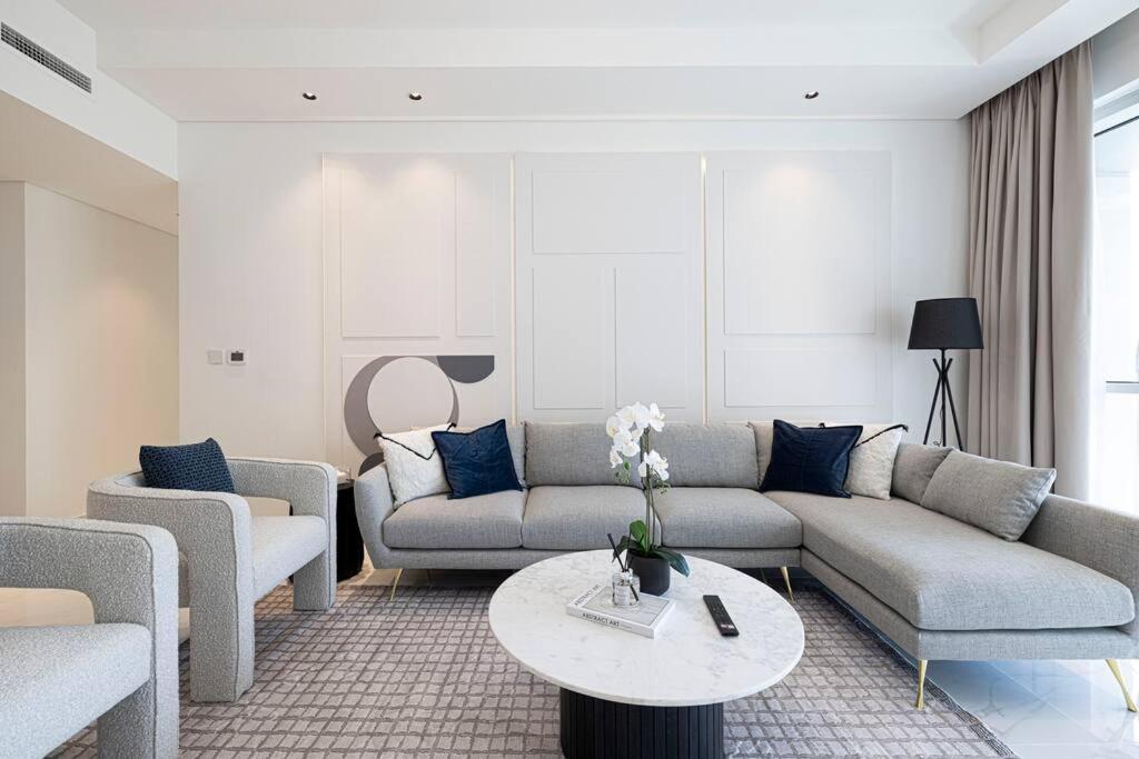 Magnificent - Luxurious 3 Bedroom With Marina View * Dubai