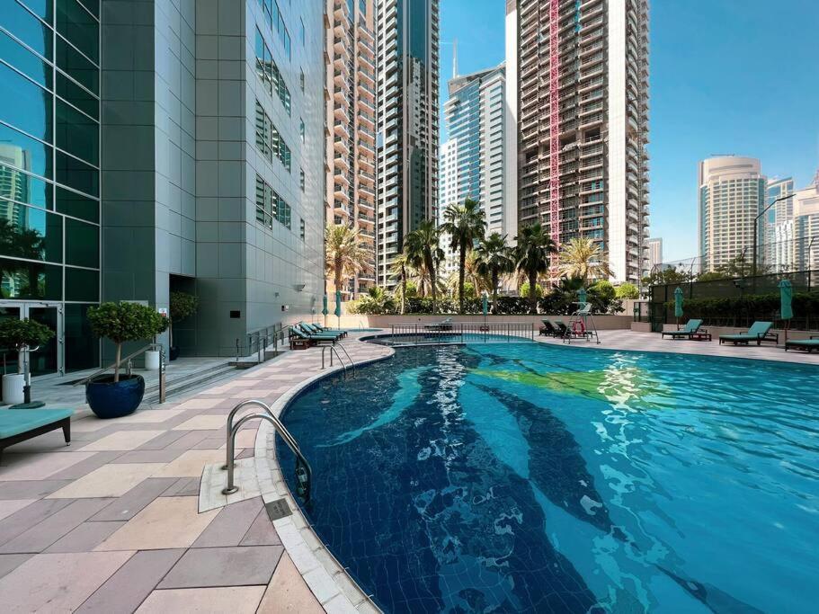 Magnificent - Luxurious 3 Bedroom With Marina View Apartment *