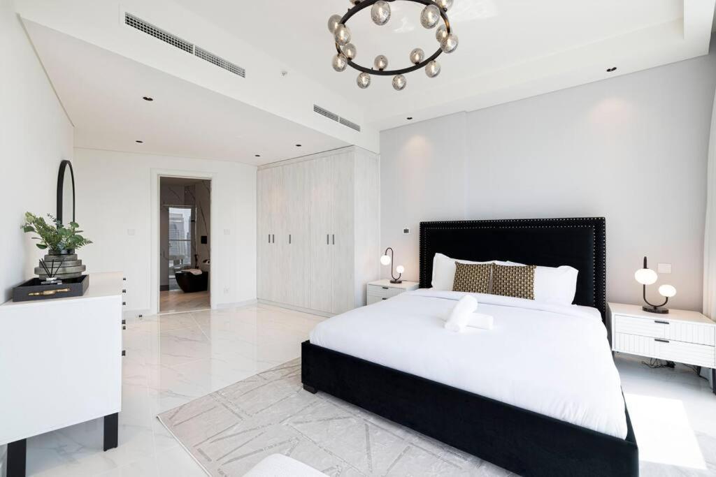 Magnificent - Luxurious 3 Bedroom With Marina View Apartment Dubai