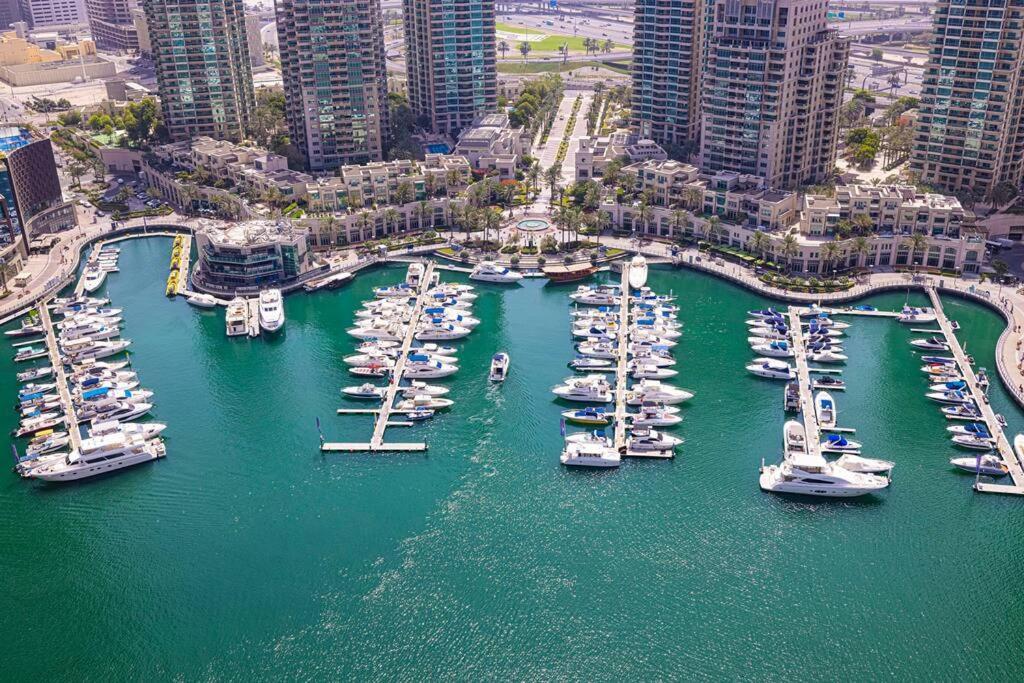 Magnificent - Luxurious 3 Bedroom With Marina View Apartment *