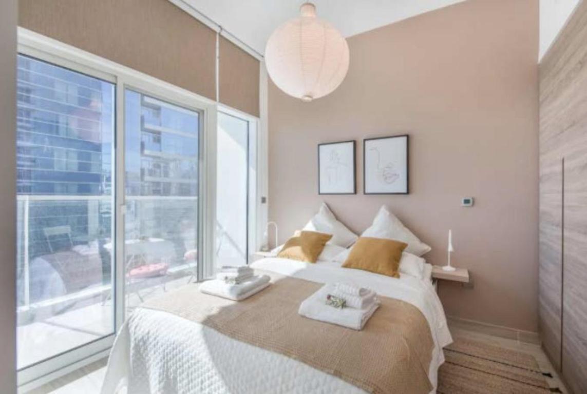 Apartment Lightsome With Balcony In One Tower Dubai