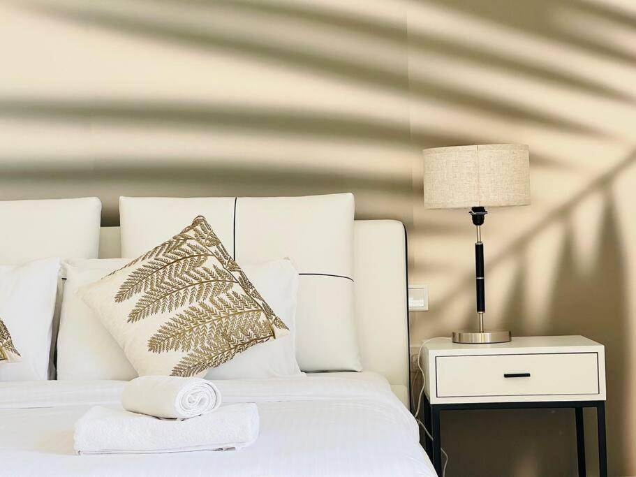 Luxury 2 Mins Walk From Sea * Dubai