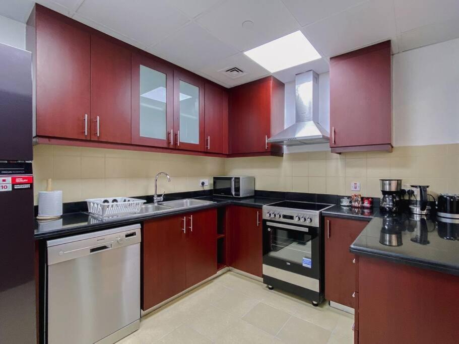 Luxury 2 Mins Walk From Sea Apartment *