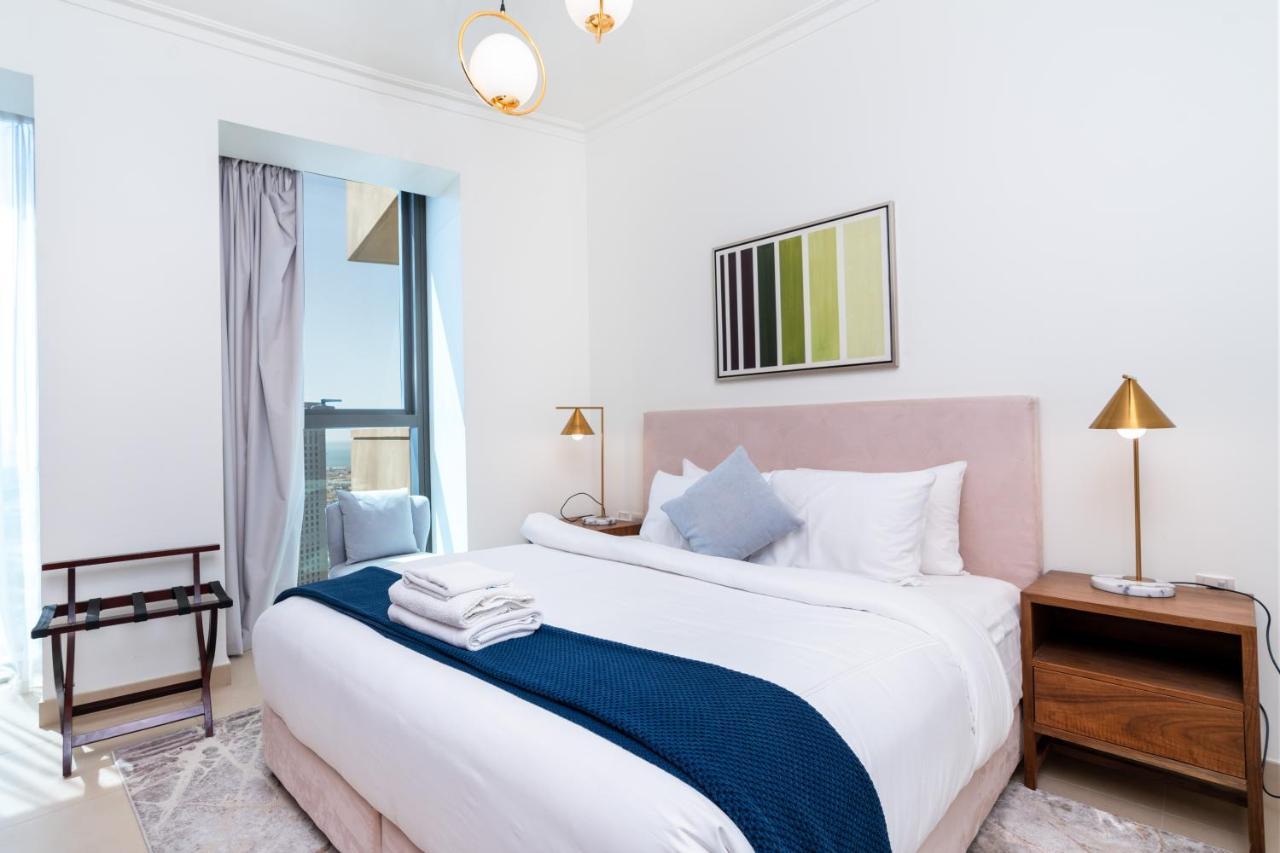 Apartment Vacay Lettings - Burj Vista High Floor Burj Khalifa & Fountain View