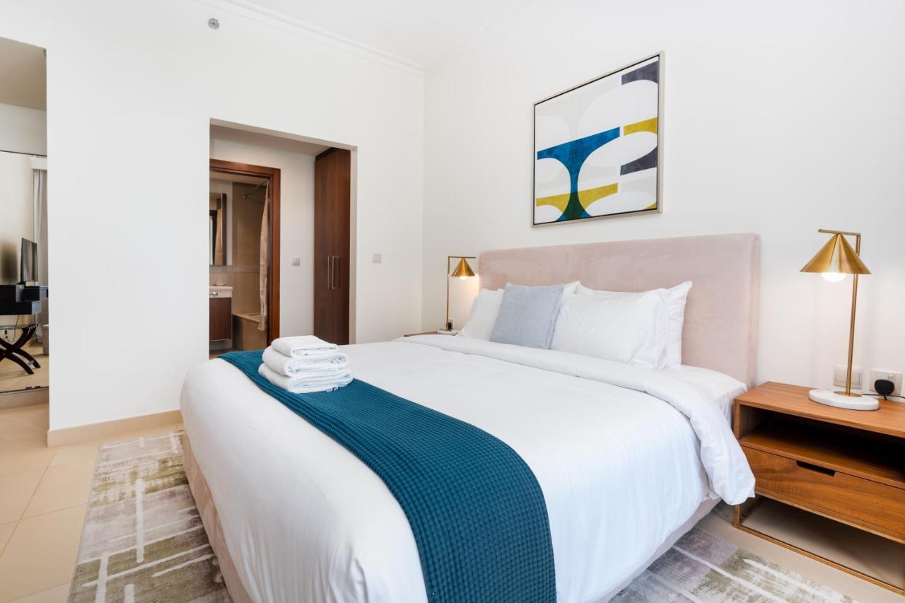 Vacay Lettings - Burj Vista High Floor Burj Khalifa & Fountain View Apartment