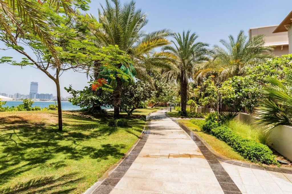 Palm Jumeirah Spacious 1 Bed Private