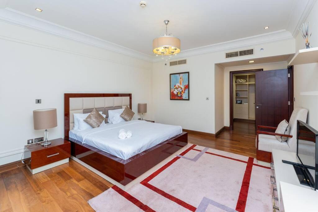 Palm Jumeirah Spacious 1 Bed Private *