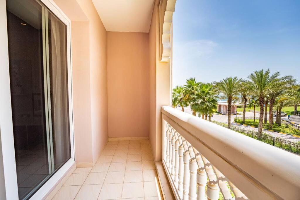 Palm Jumeirah Spacious 1 Bed Private Apartment *