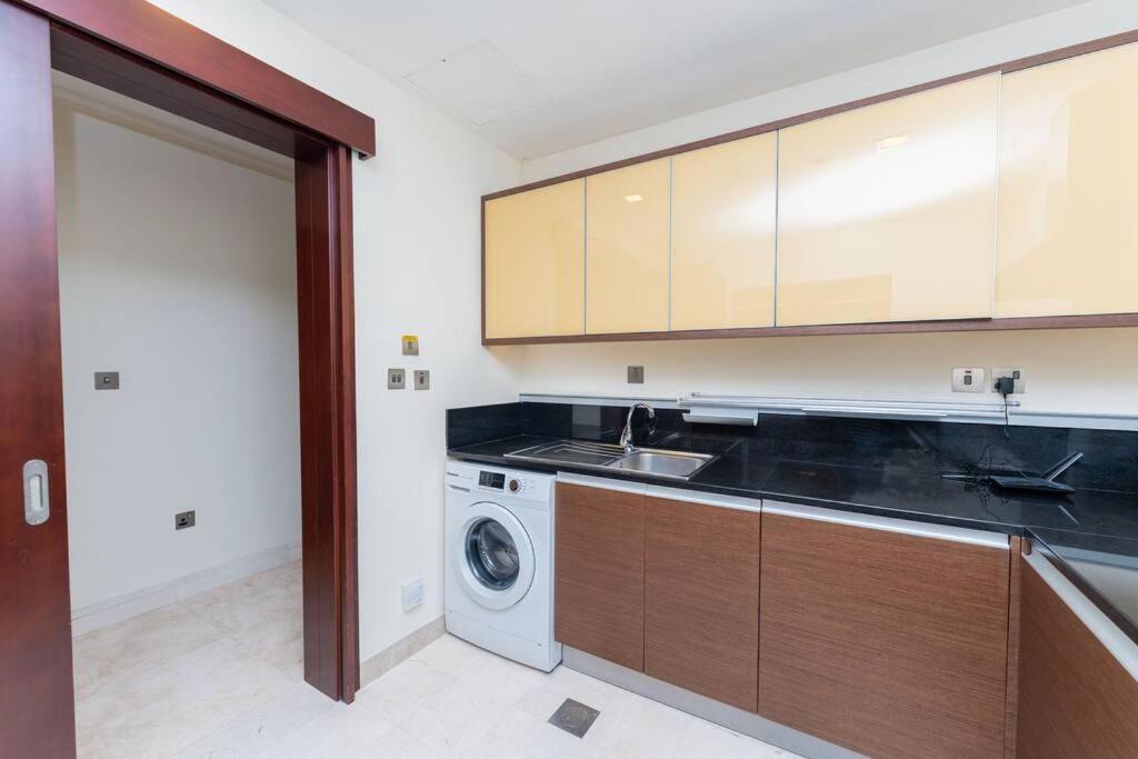 Palm Jumeirah Spacious 1 Bed Private * Dubai