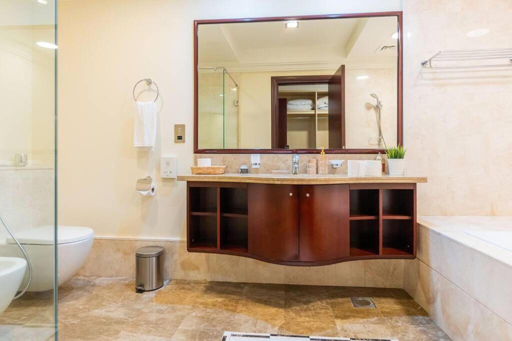 Palm Jumeirah Spacious 1 Bed Private Apartment