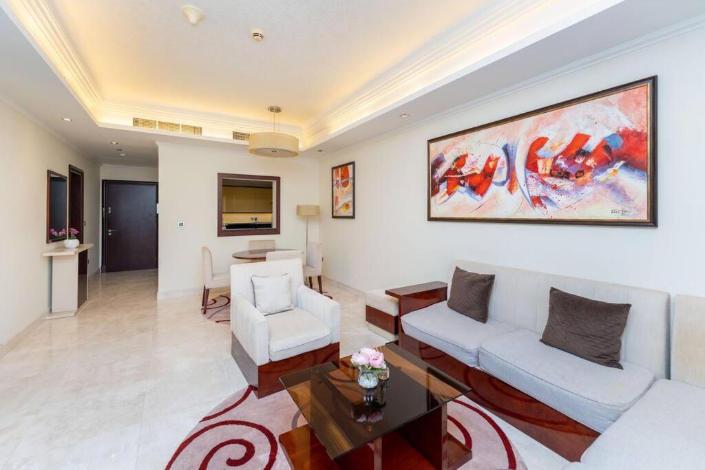 Palm Jumeirah Spacious 1 Bed Private Apartment *