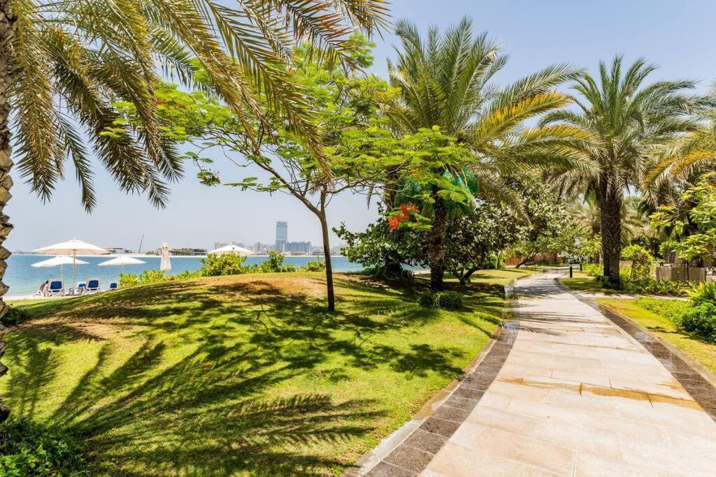 Palm Jumeirah Spacious 1 Bed Private